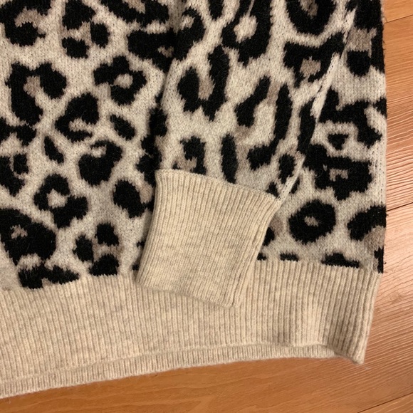 NWOT Vince Camuto Cheetah Print Sweater - Picture 5 of 8